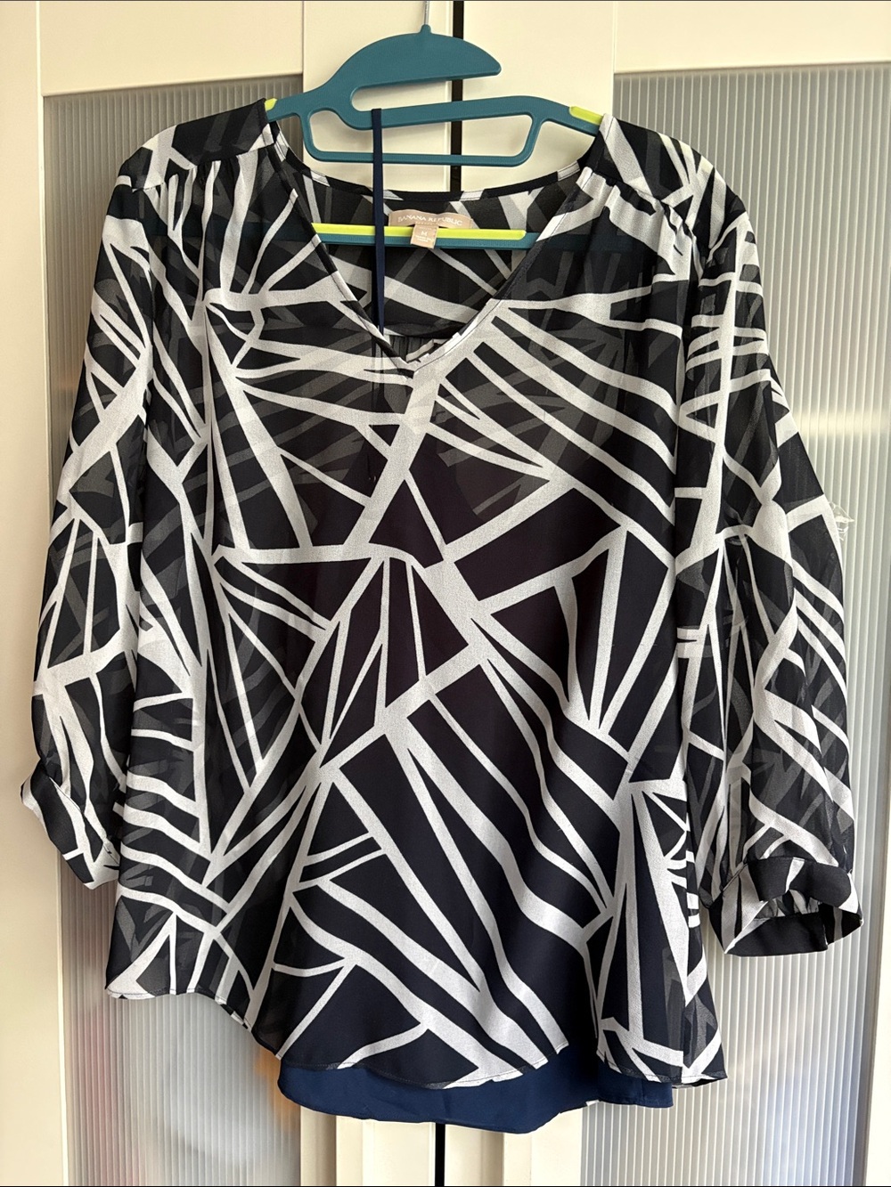 BANANA REPUBLIC PETITE BLOUSE NAVY& GRAY..SIZE MEDIUM EXCELLENT CONDITION